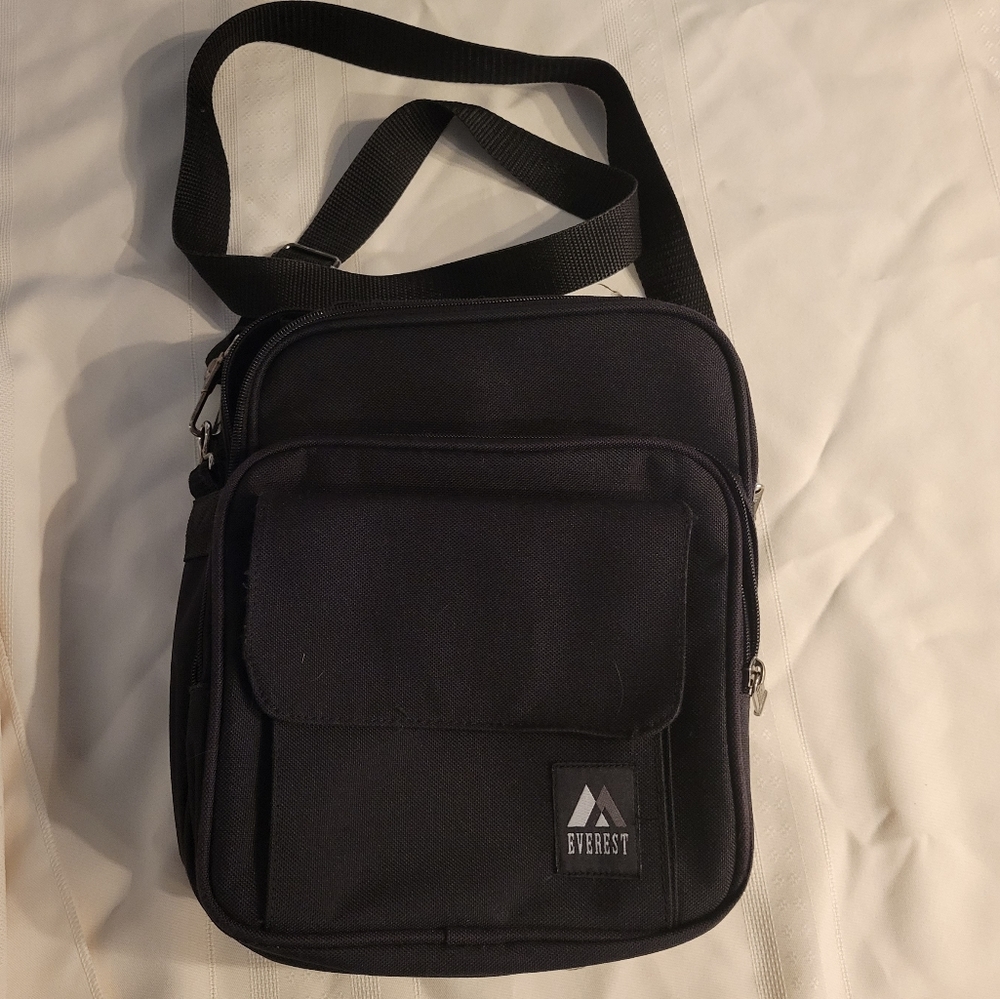 Everest Black Medium Travel Bag